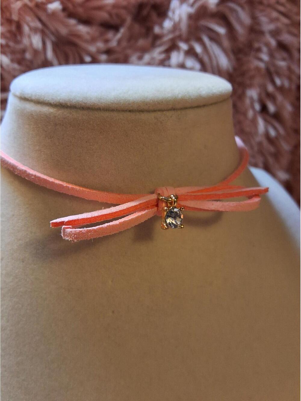 FAUX LEATHER LIGHT PINK CHOKER WITH DIAMOND